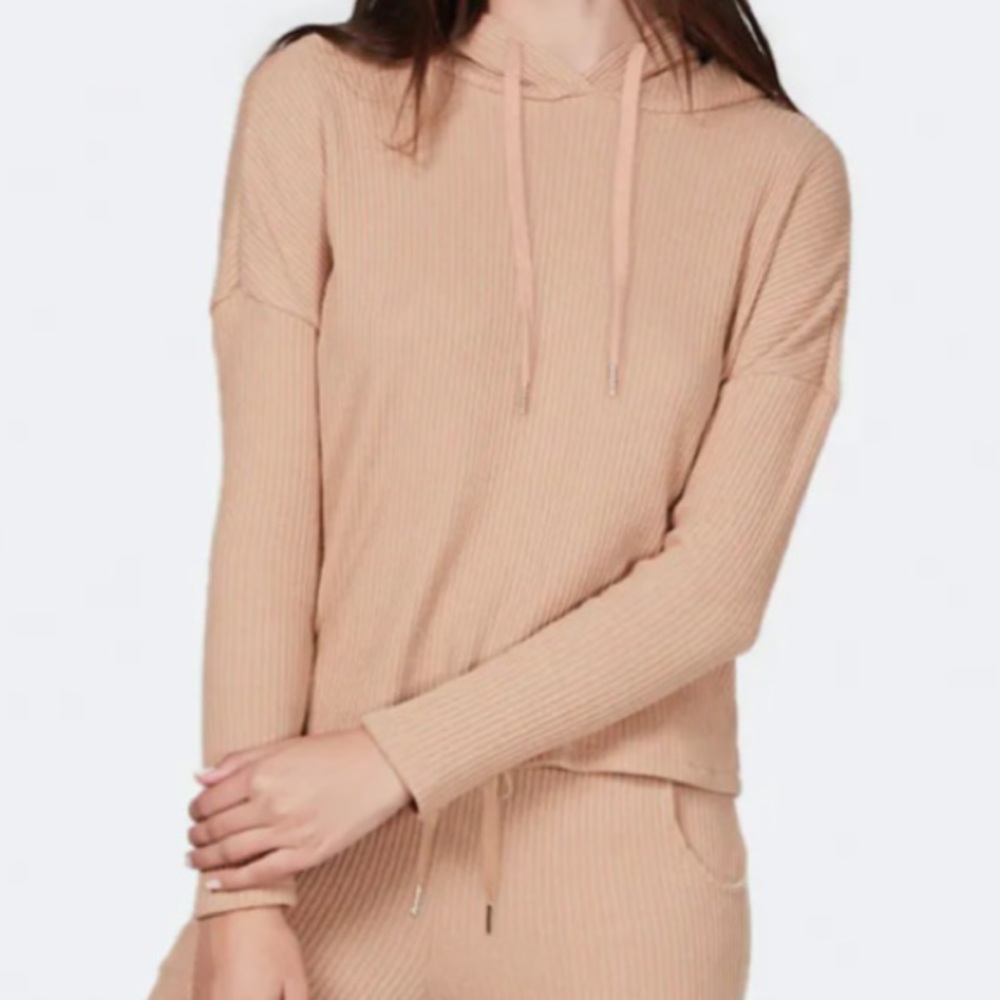 Bari Hoodie In Camel
LETT